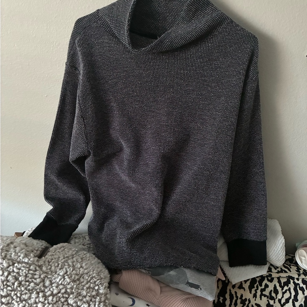 NIKE YOGA Cozy Black Turtleneck THERMAL Sweater for Women